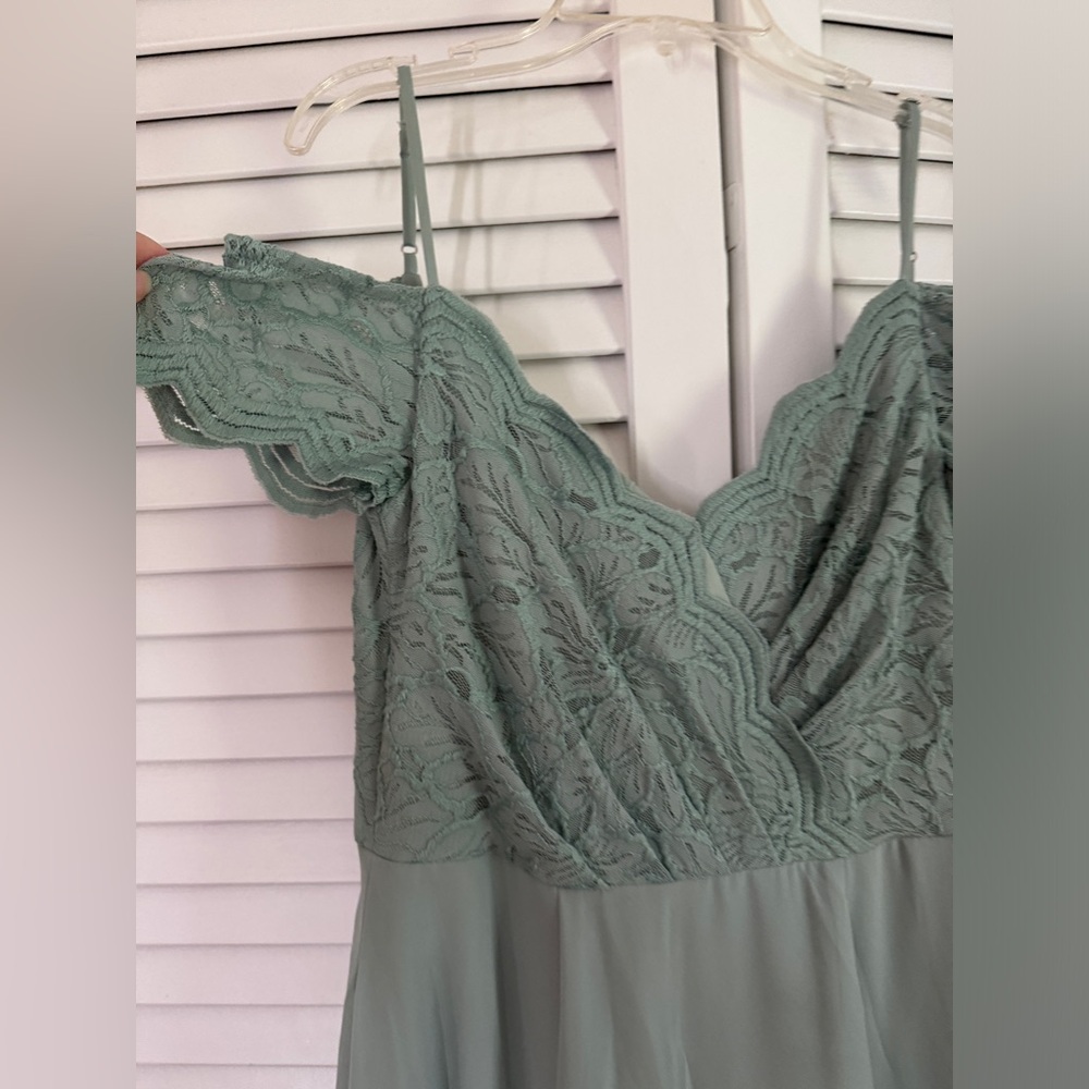 David’s bridal Bridesmaids dress size 4 Sage green - Picture 2 of 9